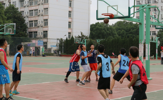 会计学院研一研二篮球对抗赛成功举办