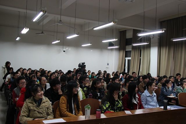 李纲老师做客院关工委讲座 畅谈在阅读中生活